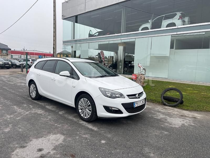 Blanco Usado 2015 Opel Astra Dynamic Familiar | 7990 € (Precio justo) - Imagen 1/4