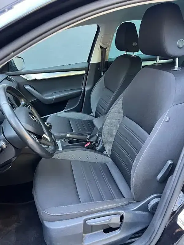 Usado Skoda Octavia Ambition 110 CV (80 kW) 2018 Negro Utilitario