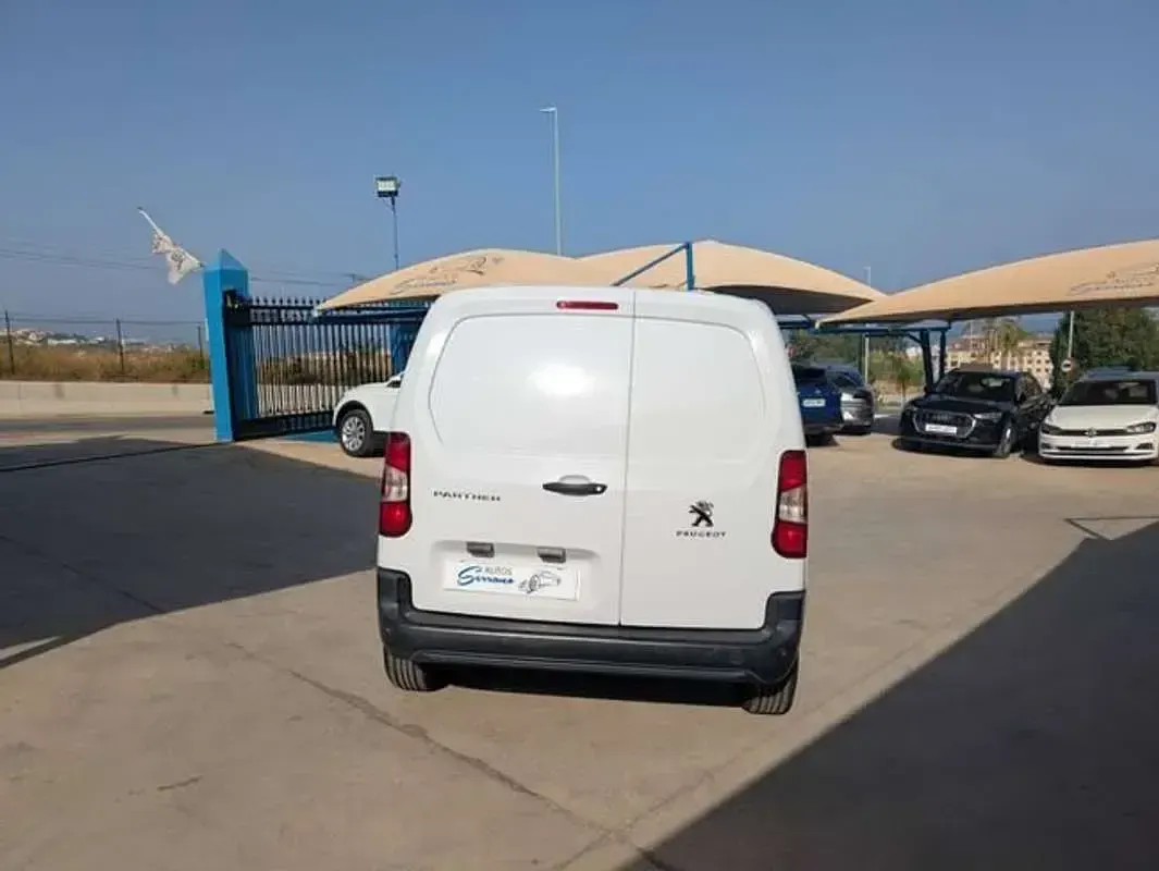 Usado Peugeot Partner 99 CV (72 kW) 2023 Blanco Monovolumen
