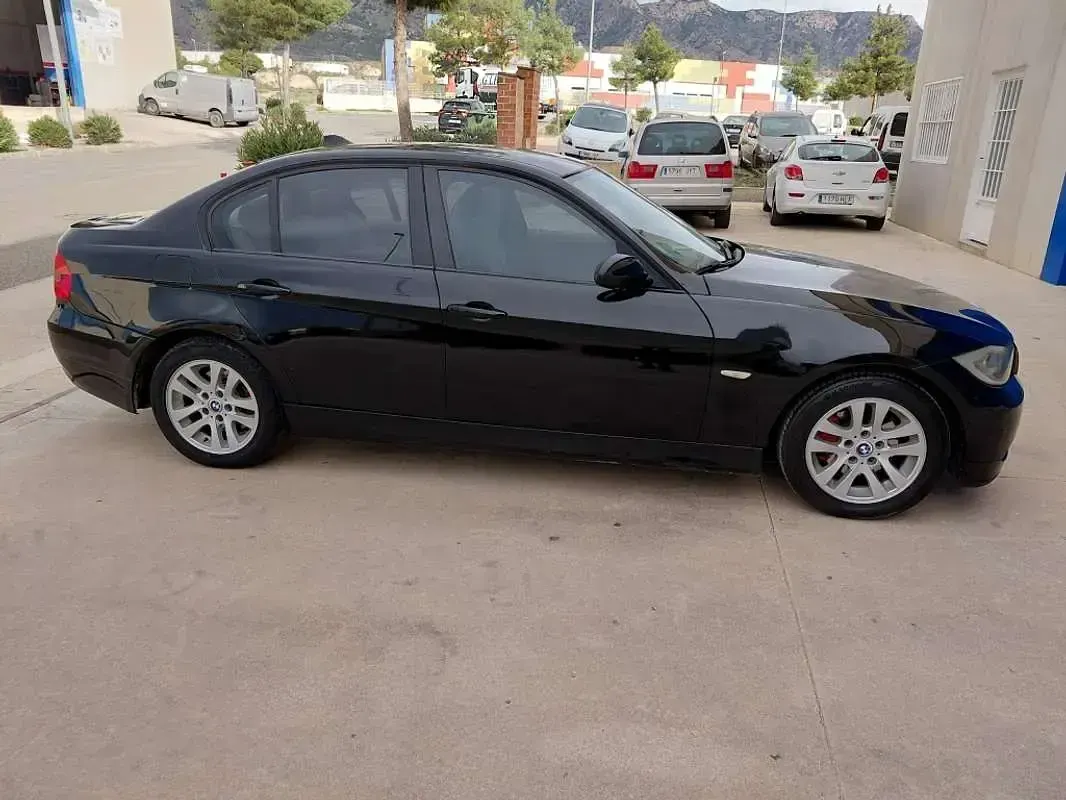 Usado BMW 318 143 CV (105 kW) 2007 Negro Berlina