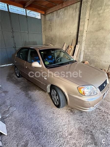 Usado Hyundai Accent 85 CV (62 kW) 2003 Beige Berlina