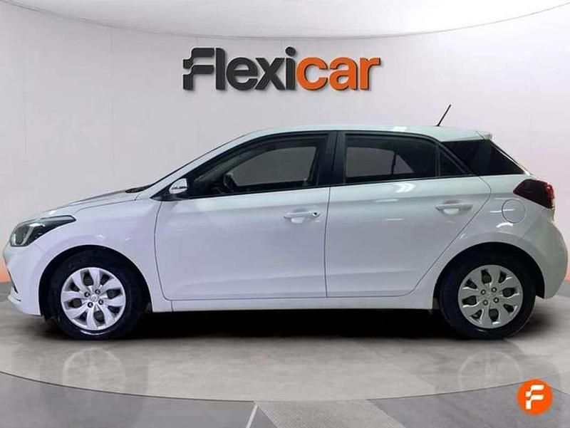Usado Hyundai i20 99 CV (72 kW) 2019 Blanco Utilitario