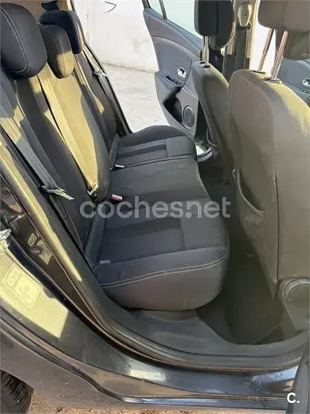 Usado Renault Mégane III Expression 105 CV (77 kW) 2010 Gris / plata Berlina