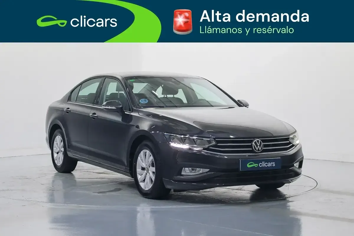 Usado VW Passat Business 122 CV (89 kW) 2022 Gris / plata Familiar