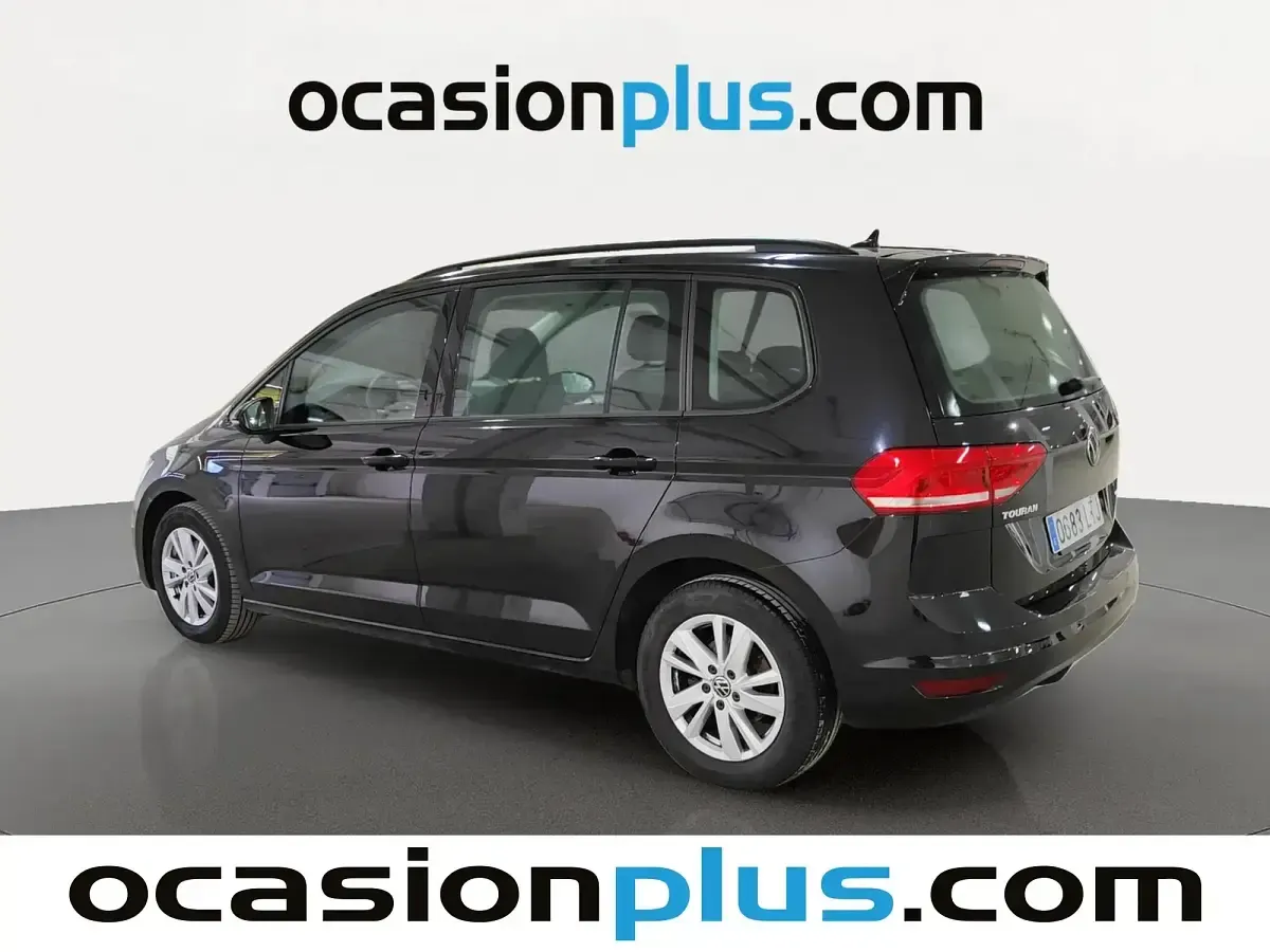 Usado VW Touran Business 122 CV (89 kW) 2021 Negro Monovolumen