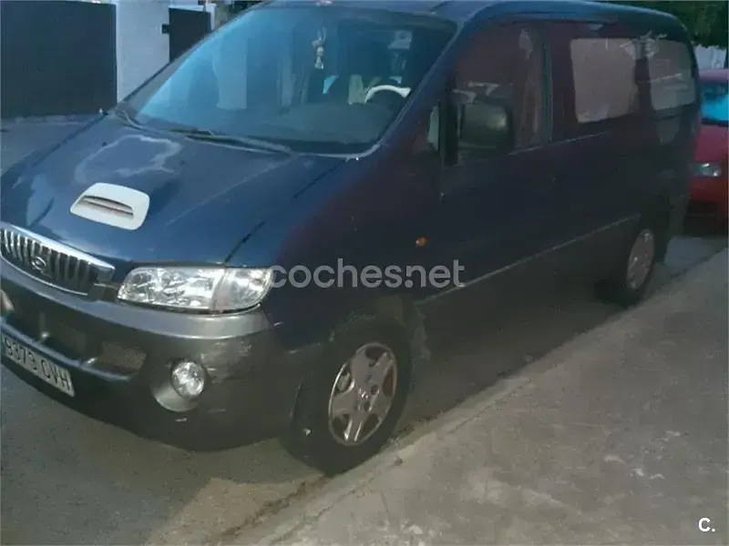 Usado Hyundai H-1 100 CV (73 kW) 2004 Azul Monovolumen