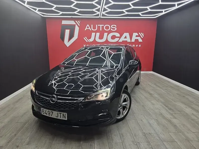 Usado Opel Astra Excellence 110 CV (80 kW) 2016 Negro Berlina