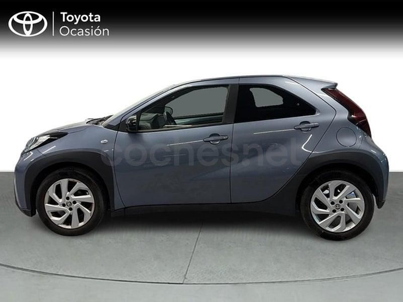 Usado Toyota Aygo X Play 72 CV (52 kW) 2024 Gris / plata SUV