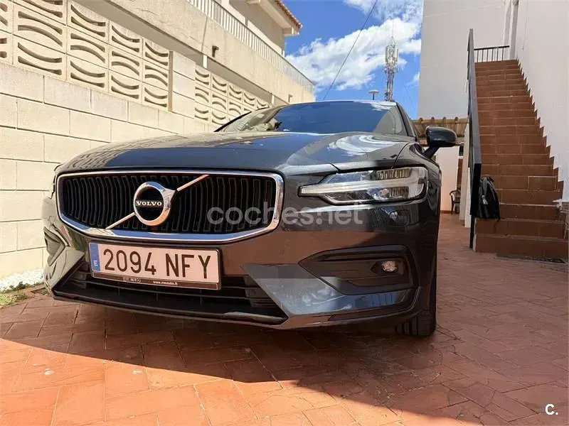 Usado Volvo V60 150 CV (110 kW) 2019 Gris / plata Familiar