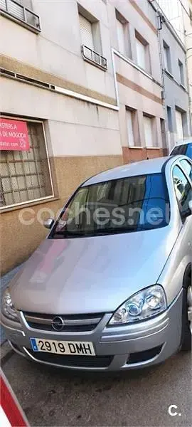 Usado Opel Corsa Cosmo 80 CV (58 kW) 2005 Gris / plata Utilitario
