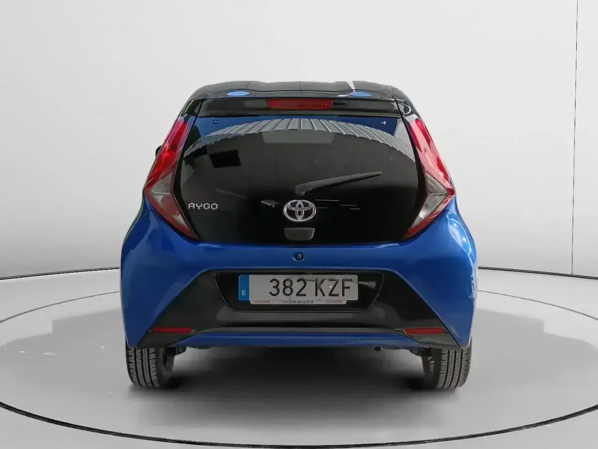 Używany Toyota Aygo X-play 72 KM (52 kW) 2019 Niebieski Hatchback