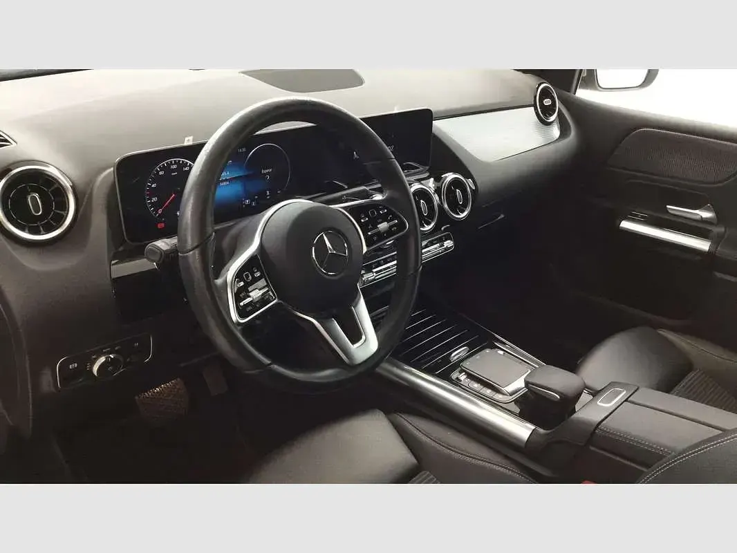 Usado Mercedes B200 150 CV (110 kW) 2019 Plateado Utilitario