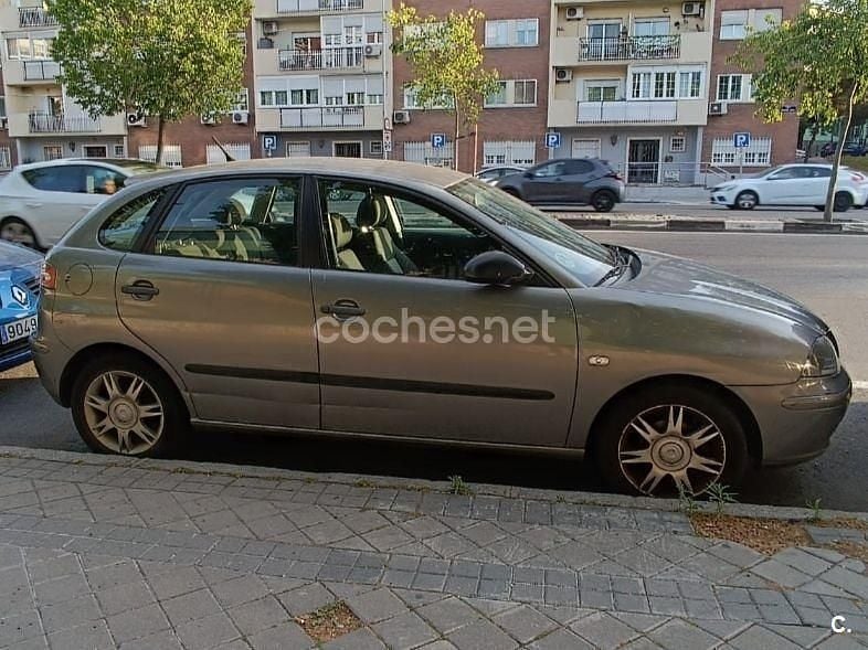 Usado Seat Ibiza 75 CV (55 kW) 2005 Gris / plata Utilitario