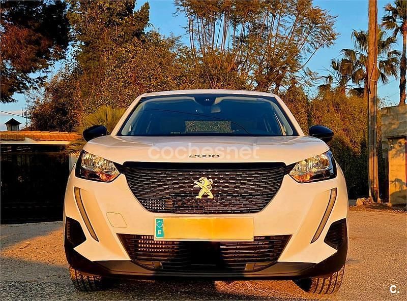 Usado Peugeot 2008 Allure 110 CV (80 kW) 2022 Blanco SUV