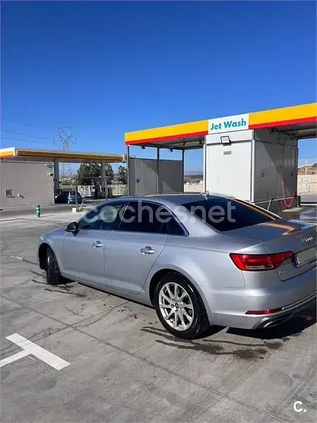 Usado Audi A4 Advanced Plus 190 CV (139 kW) 2019 Gris / plata Berlina