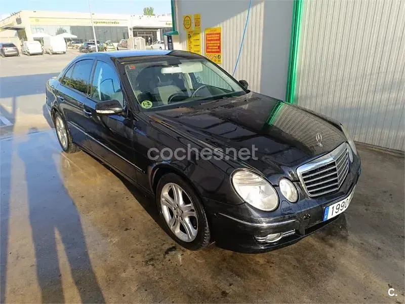 Usado Mercedes E280 Avantgarde 190 CV (139 kW) 2007 Negro Berlina