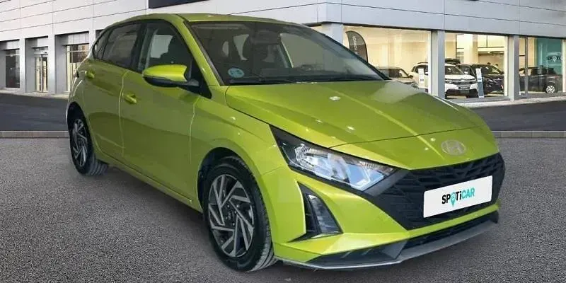 Usado Hyundai i20 101 CV (74 kW) 2024 Amarillo Utilitario