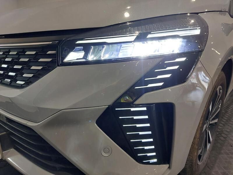 Usado Renault Clio V Techno 100 CV (73 kW) 2025 Gris Berlina