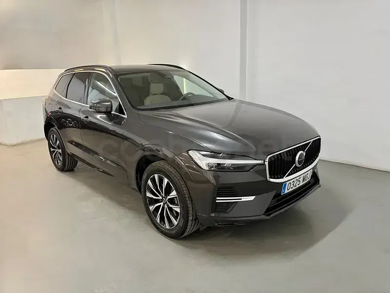 Usado Volvo XC60 Core 197 CV (144 kW) 2023 Gris / plata SUV