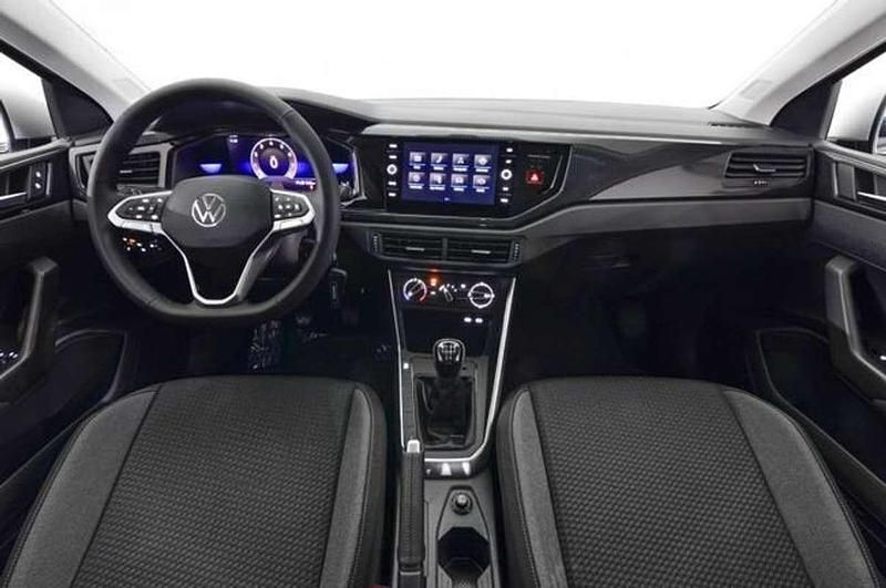 Usado VW Polo 95 CV (69 kW) 2023 Gris Utilitario