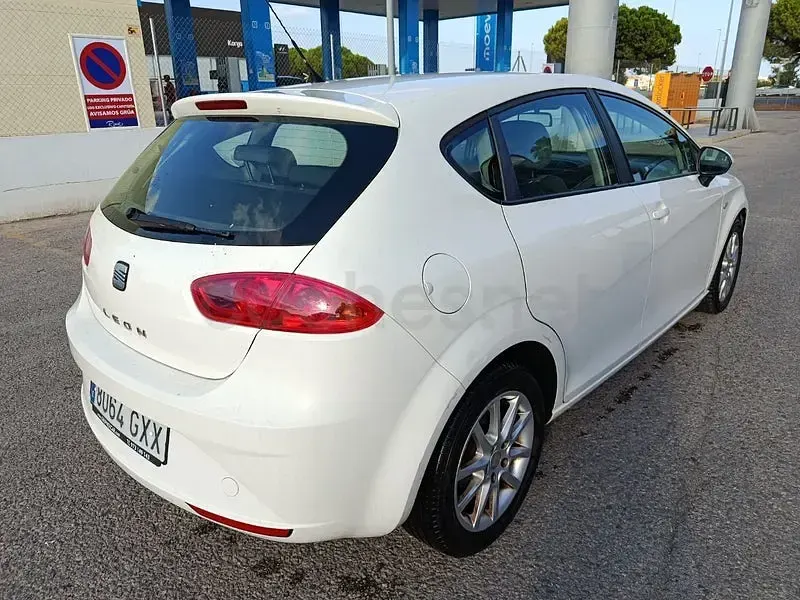 Usado Seat Leon Reference 105 CV (77 kW) 2010 Blanco Utilitario
