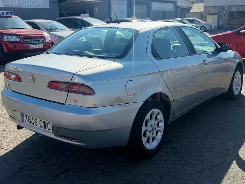Usado Alfa Romeo 156 Distinctive 115 CV (84 kW) 2003 Gris / plata Berlina