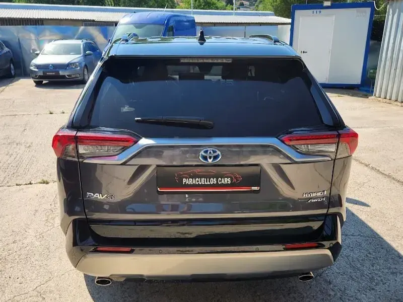 Usado Toyota RAV4 Hybrid Luxury 222 CV (163 kW) 2023 Gris / plata SUV