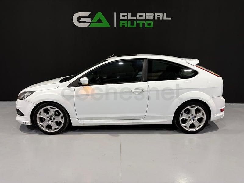 Usado Ford Focus Trend 136 CV (100 kW) 2010 Blanco Berlina
