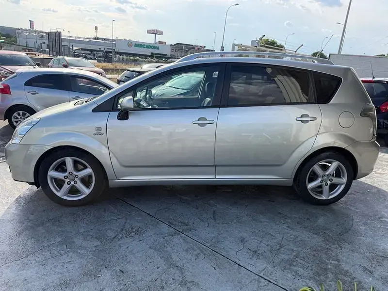 Usado Toyota Corolla Verso Sport 177 CV (130 kW) 2007 Beige Monovolumen