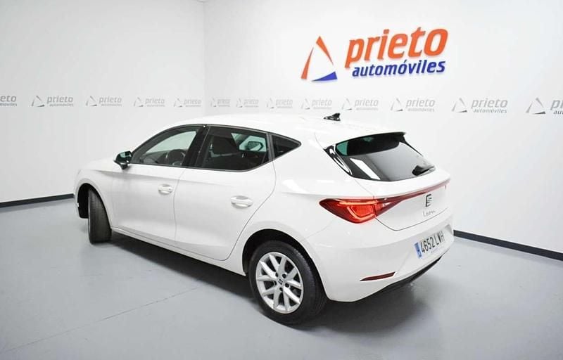 Usado Seat Leon Style 116 CV (85 kW) 2022 Blanco Utilitario