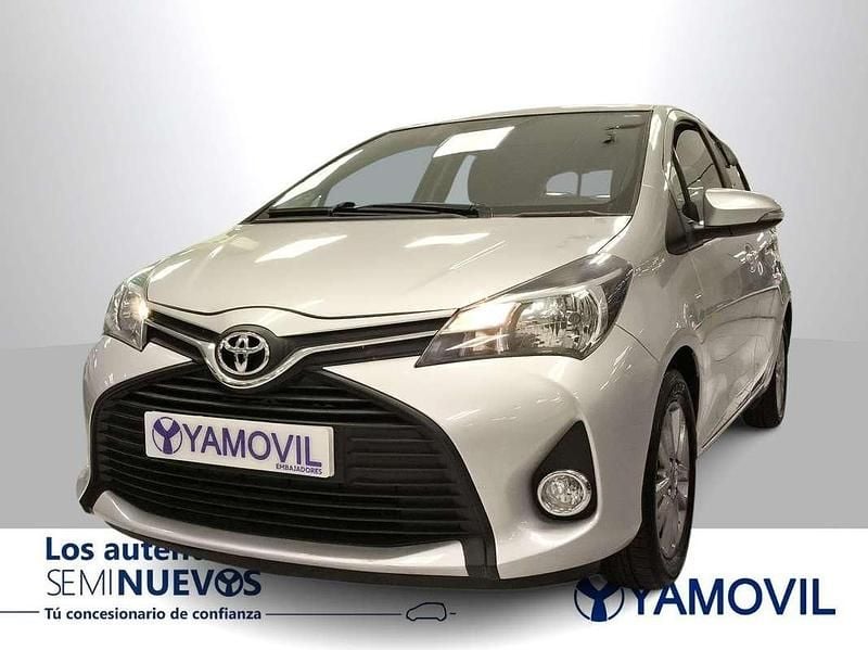 Usado Toyota Yaris Active 69 CV (50 kW) 2017 Plateado Utilitario