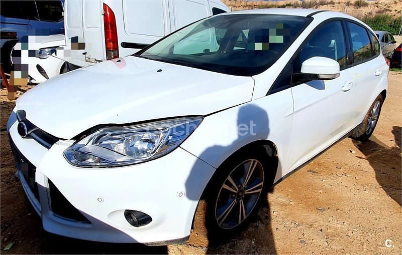 Usado Ford Focus Trend 125 CV (91 kW) 2014 Blanco Berlina