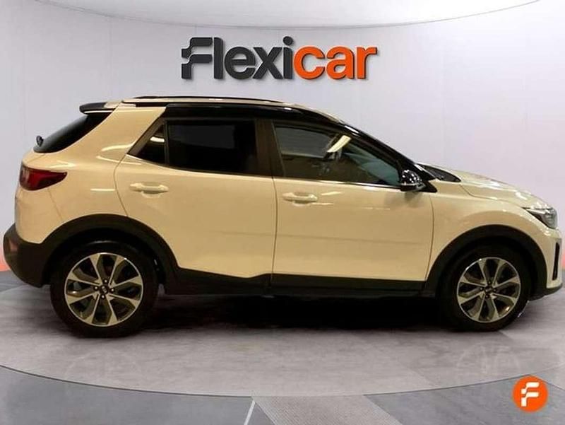 Usado Kia Stonic 120 CV (88 kW) 2018 Blanco SUV