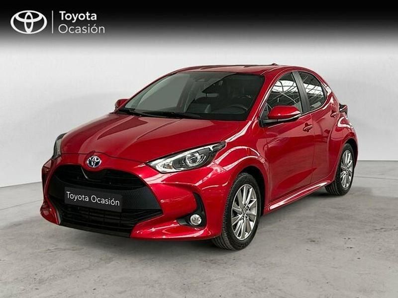 Rojo Usado 2024 Toyota Yaris Hybrid Active Berlina | 22.750 € (Precio justo) - Imagen 1/4