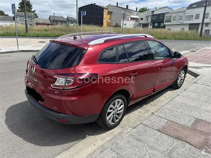 Usado Renault Mégane GrandTour Dynamique 110 CV (80 kW) 2013 Rojo Familiar
