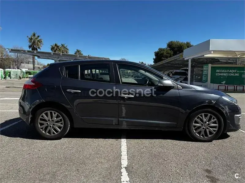Usado Renault Mégane III 115 CV (84 kW) 2014 Gris / plata Berlina