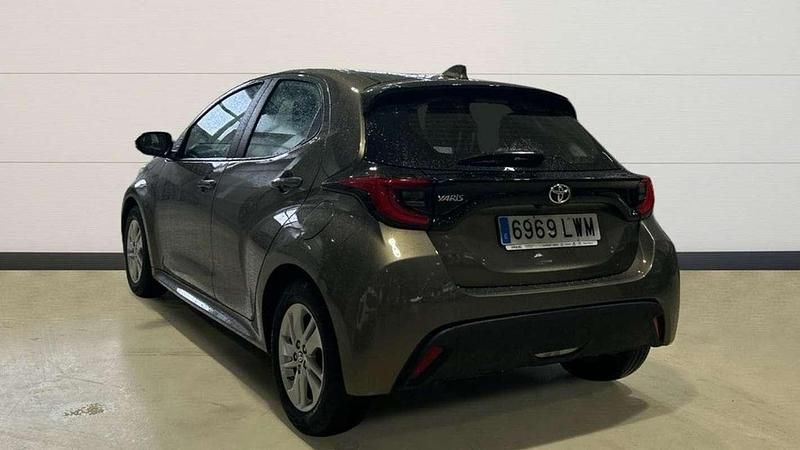 Usado Toyota Yaris Edition 126 CV (92 kW) 2022 Verde Utilitario
