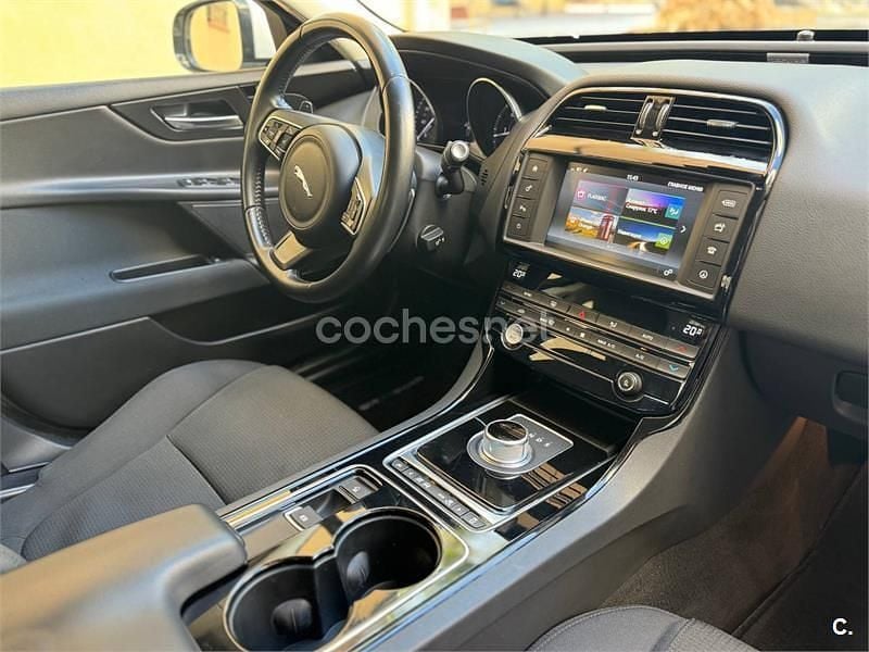 Usado Jaguar XE Pure 180 CV (132 kW) 2016 Blanco Berlina