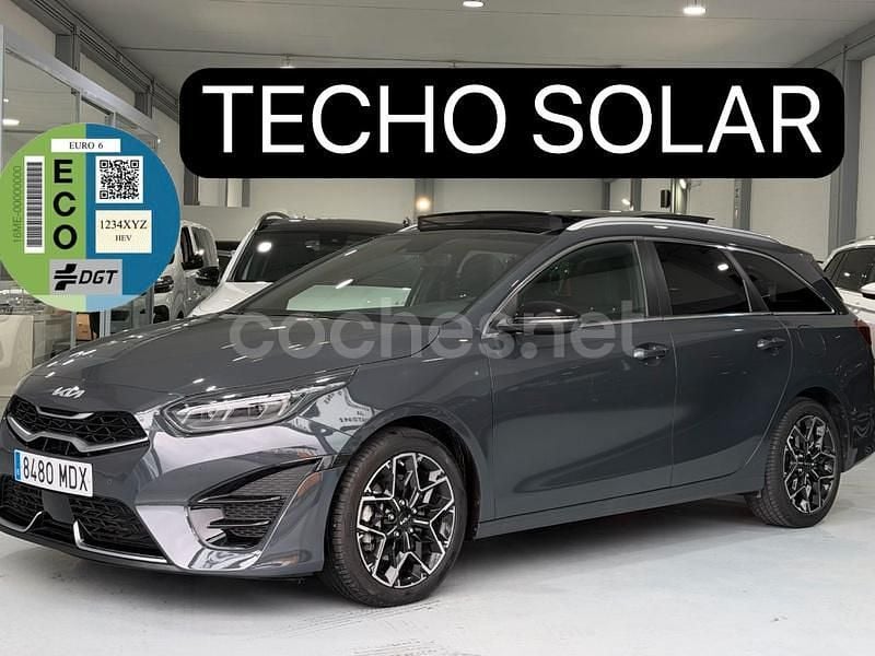 Usado Kia Ceed GT GT-Line 160 CV (117 kW) 2023 Gris / plata Familiar