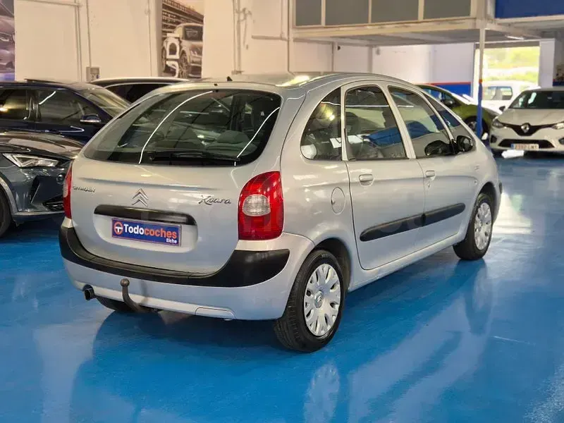 Usado Citroën Xsara Picasso Exclusive 92 CV (67 kW) 2009 Gris / plata Monovolumen