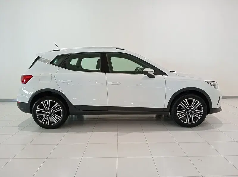 Usado Seat Arona FR 110 CV (80 kW) 2023 Blanco SUV