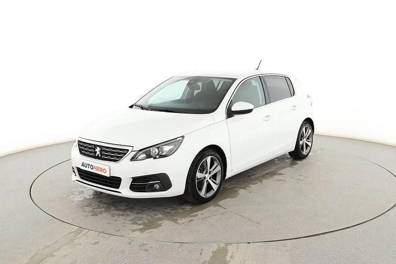 Usado Peugeot 308 Allure 130 CV (95 kW) 2019 Blanco Berlina
