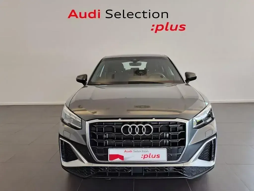 Usado Audi Q2 S-Line 150 CV (110 kW) 2025 Gris / plata SUV