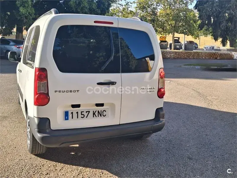 Usado Citroën Berlingo Feel 100 CV (73 kW) 2018 Blanco Monovolumen