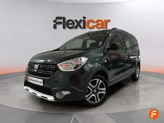Usado Dacia Dokker Essentiel 131 CV (96 kW) 2019 Gris Monovolumen