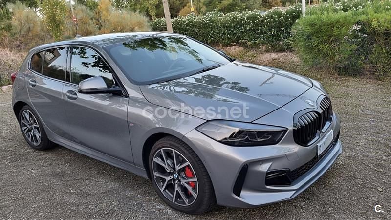 Usado BMW 118 150 CV (110 kW) 2023 Gris / plata Utilitario