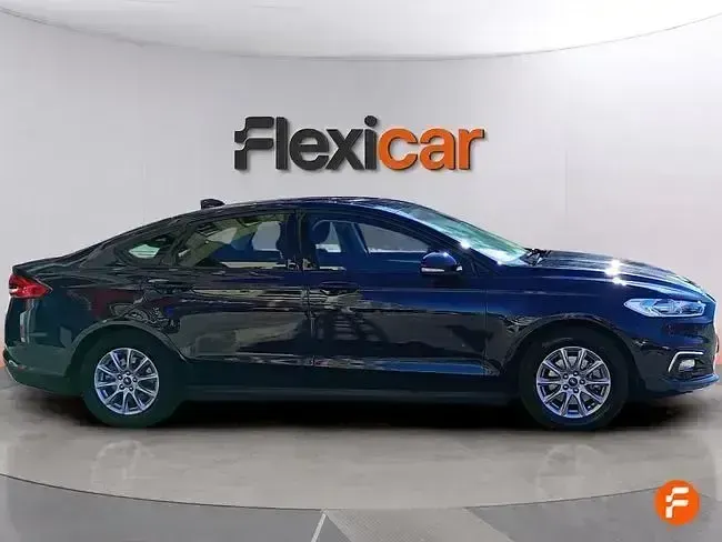 Usado Ford Mondeo Trend 187 CV (137 kW) 2021 Azul Berlina