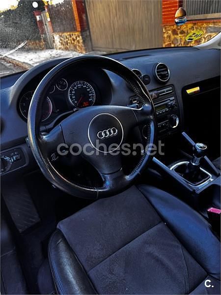 Negro Usado 2003 Audi A3 Ambition Berlina | 3400 € (Precio justo) - Imagen 1/4