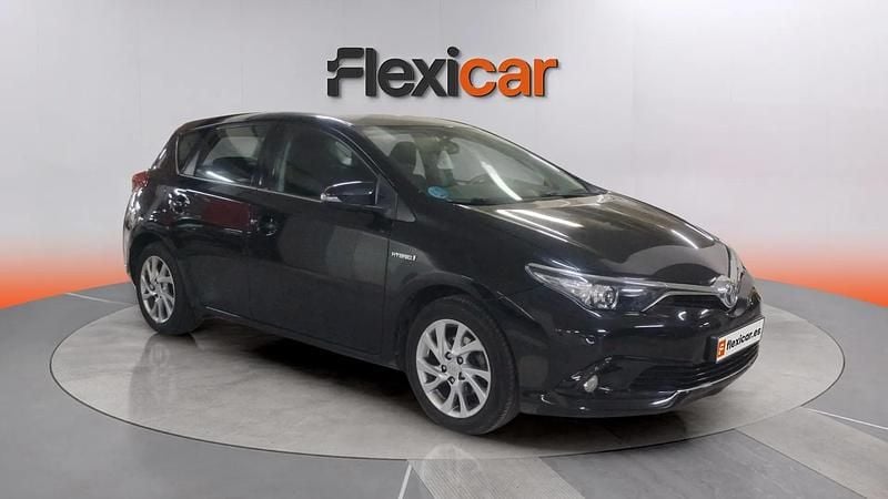 Usado Toyota Auris Hybrid Active 136 CV (100 kW) 2016 Negro Berlina