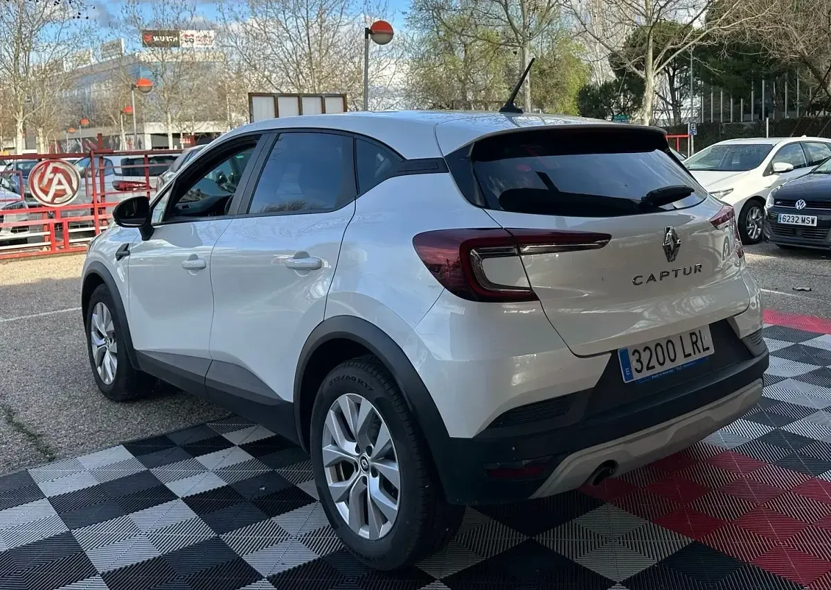 Usado Renault Captur Intens 100 CV (73 kW) 2021 Blanco SUV